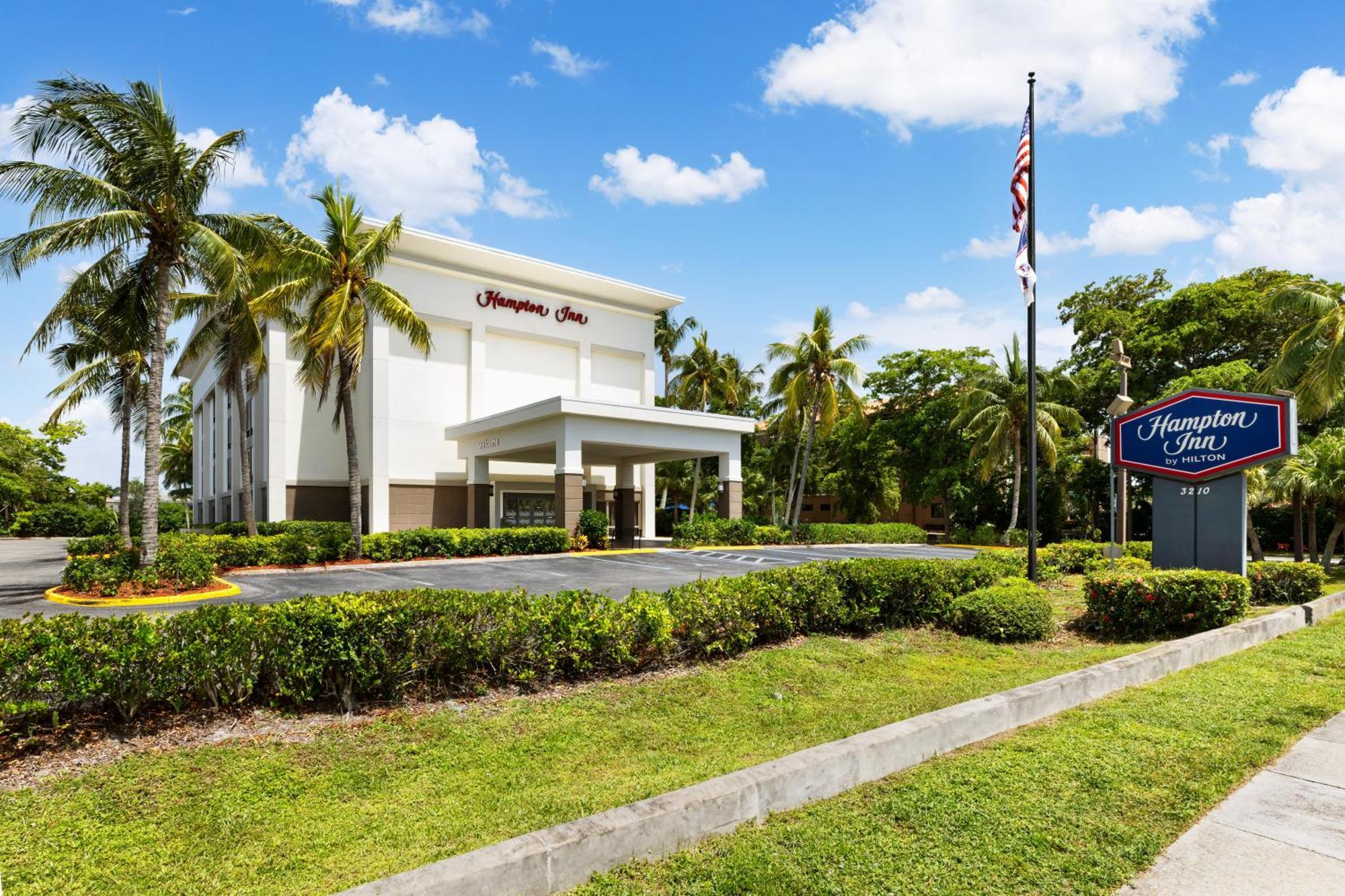 Hampton Inn Naples-Central Exterior foto